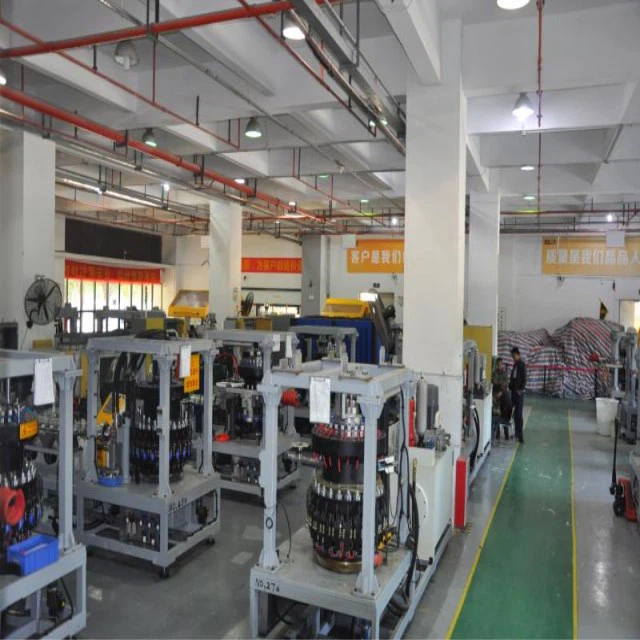 Mașină de turnat prin compresie pentru capace